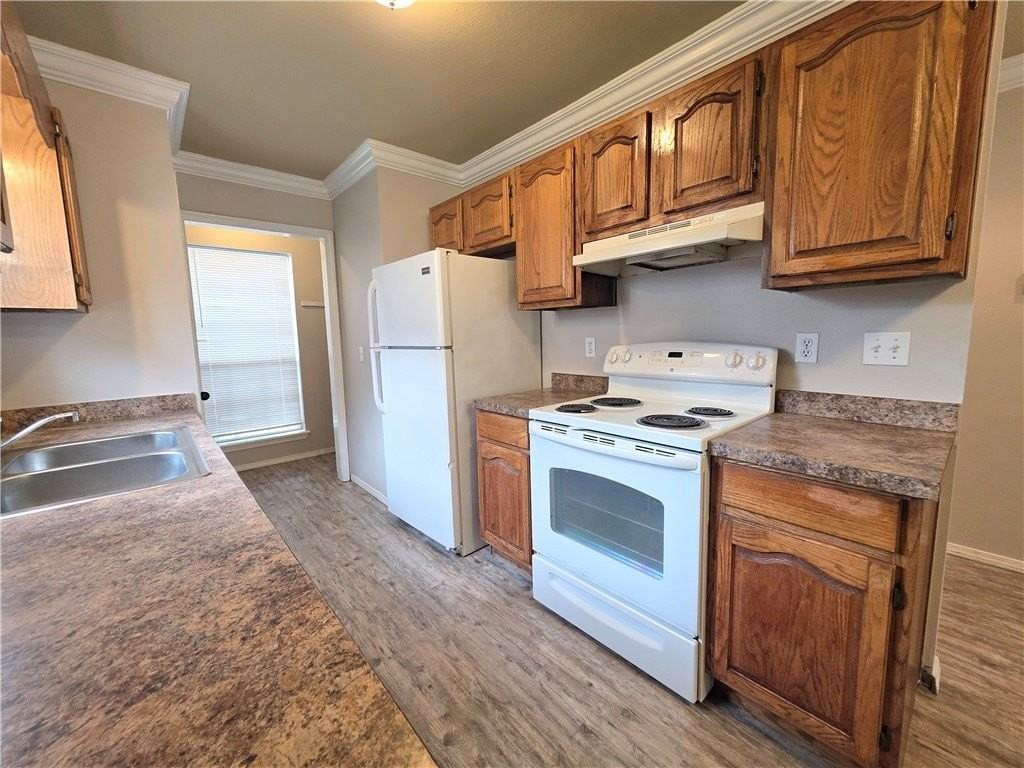 1005 S 24th Pl - Photo 3 of 20