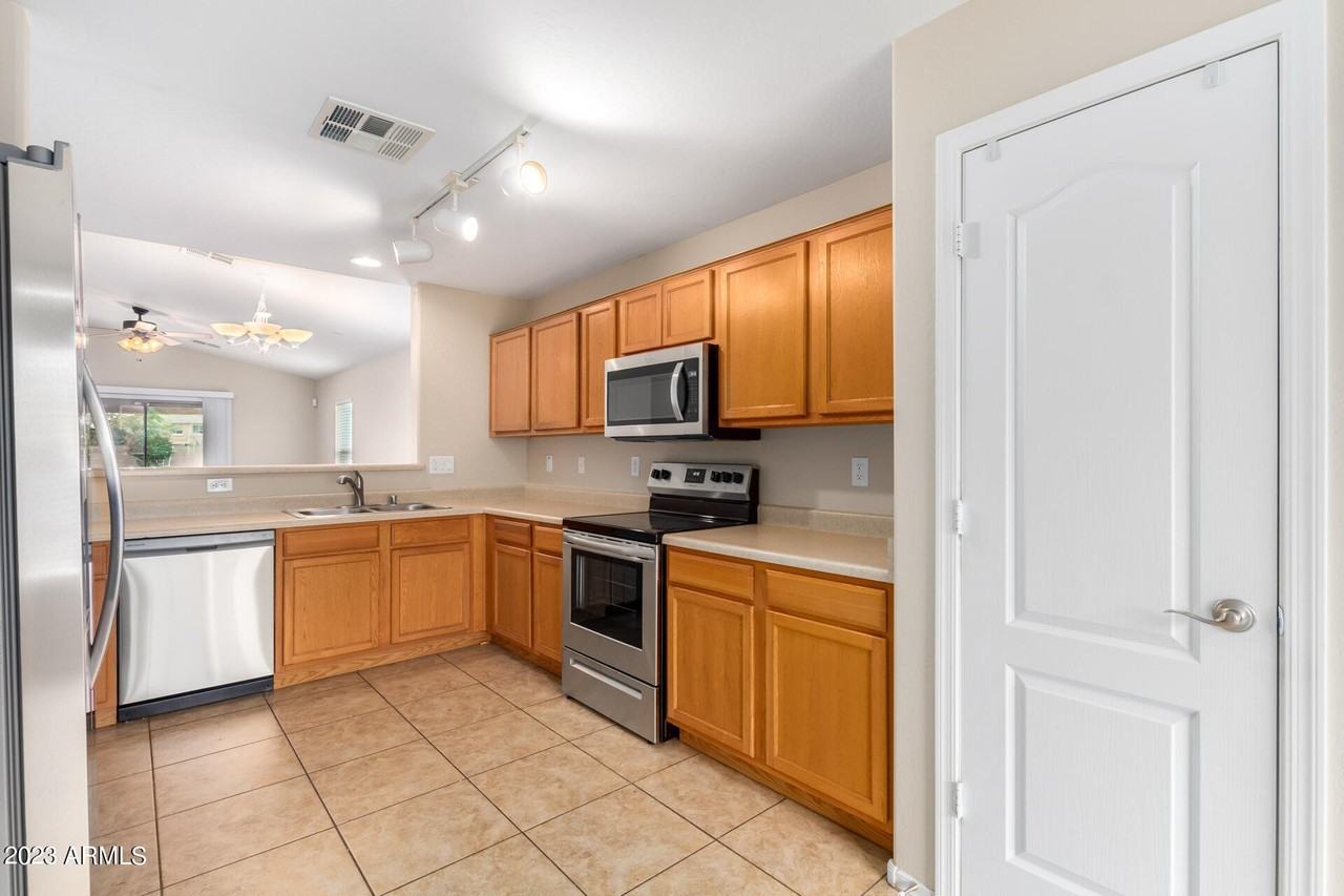 946 S 166th Ave - Photo 2 of 23