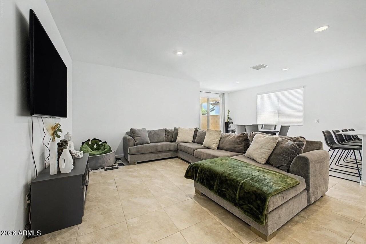 15587 W Kendall St - Photo 3 of 21