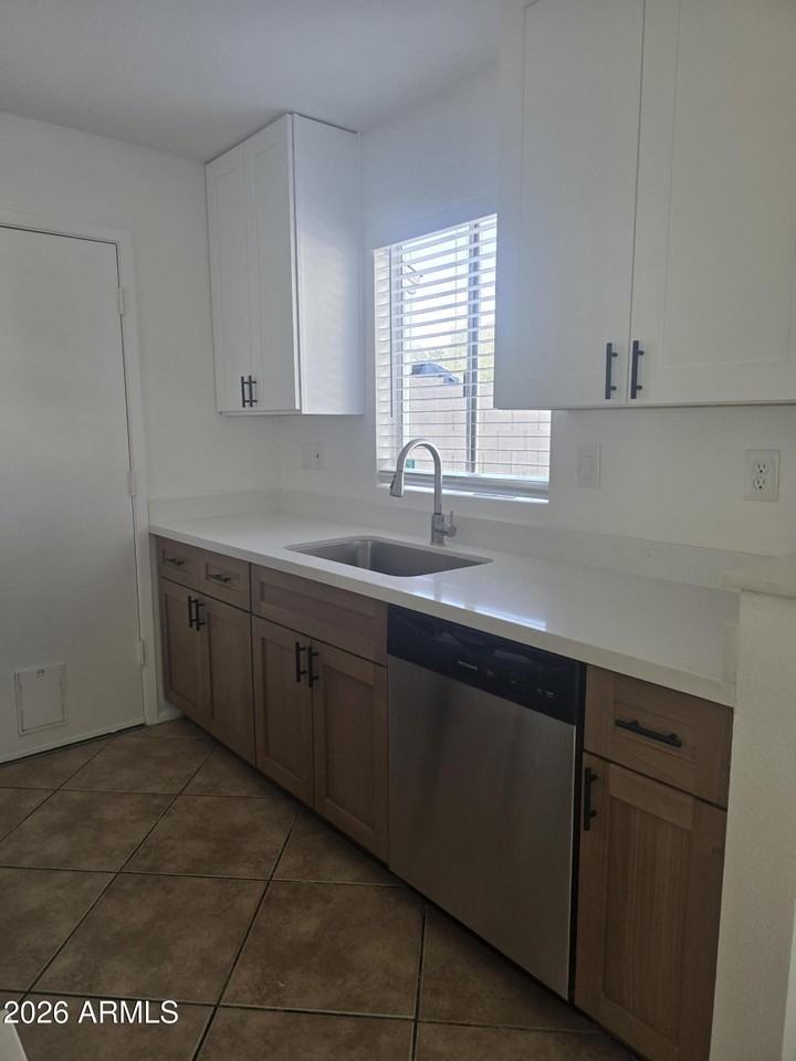 7006 S 45th St - Photo 2 of 11