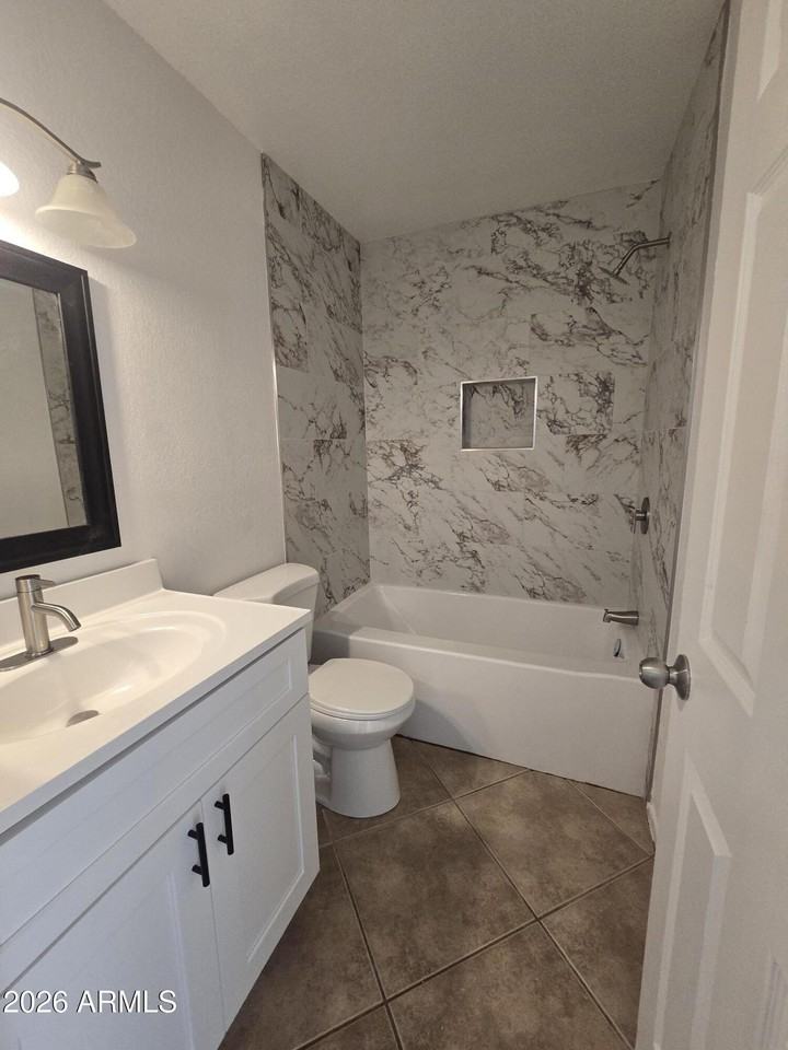 7006 S 45th St - Photo 7 of 11