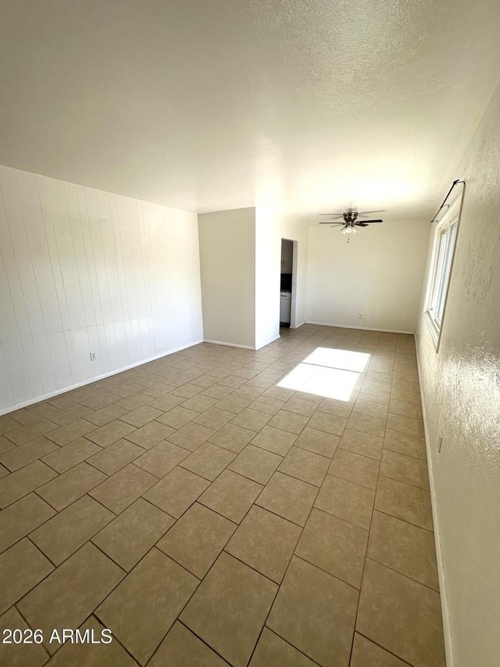 1314 W 15th St - Photo 2 of 17