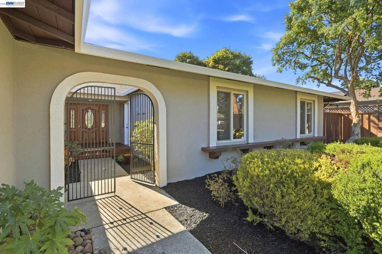 25 Tareyton Ct - Photo 5 of 50