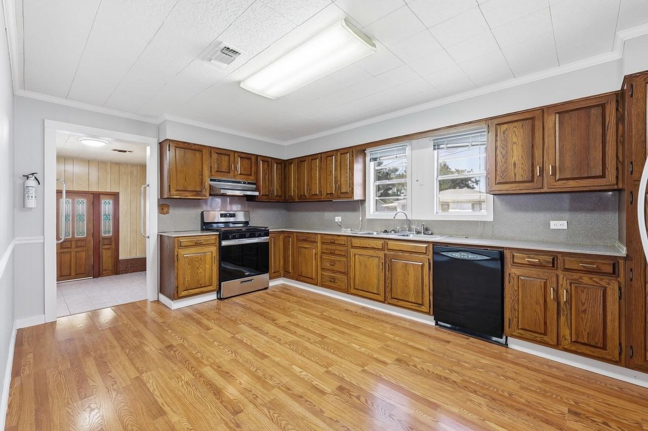 304 Patterson St - Photo 4 of 12