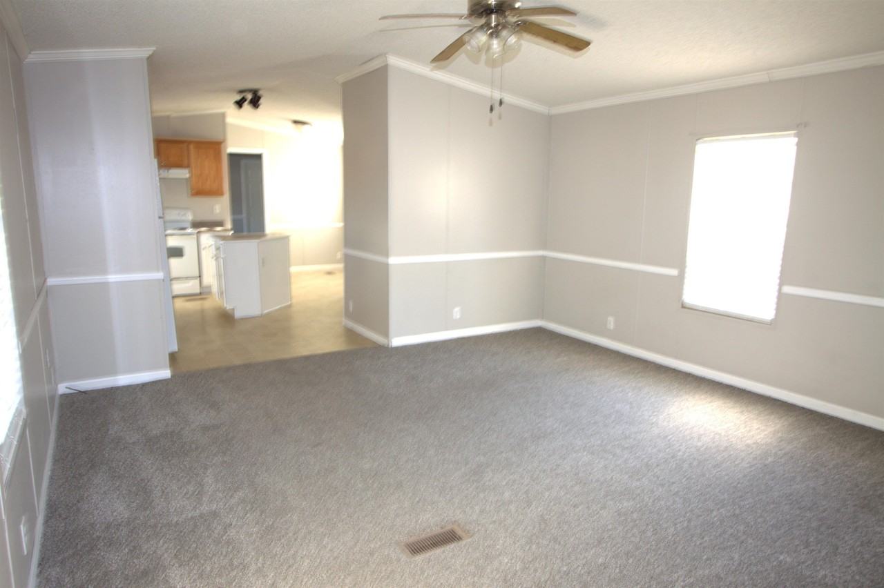 275 Country Lane Dr - Photo 3 of 10
