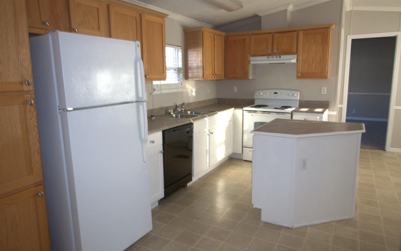 275 Country Lane Dr - Photo 4 of 10