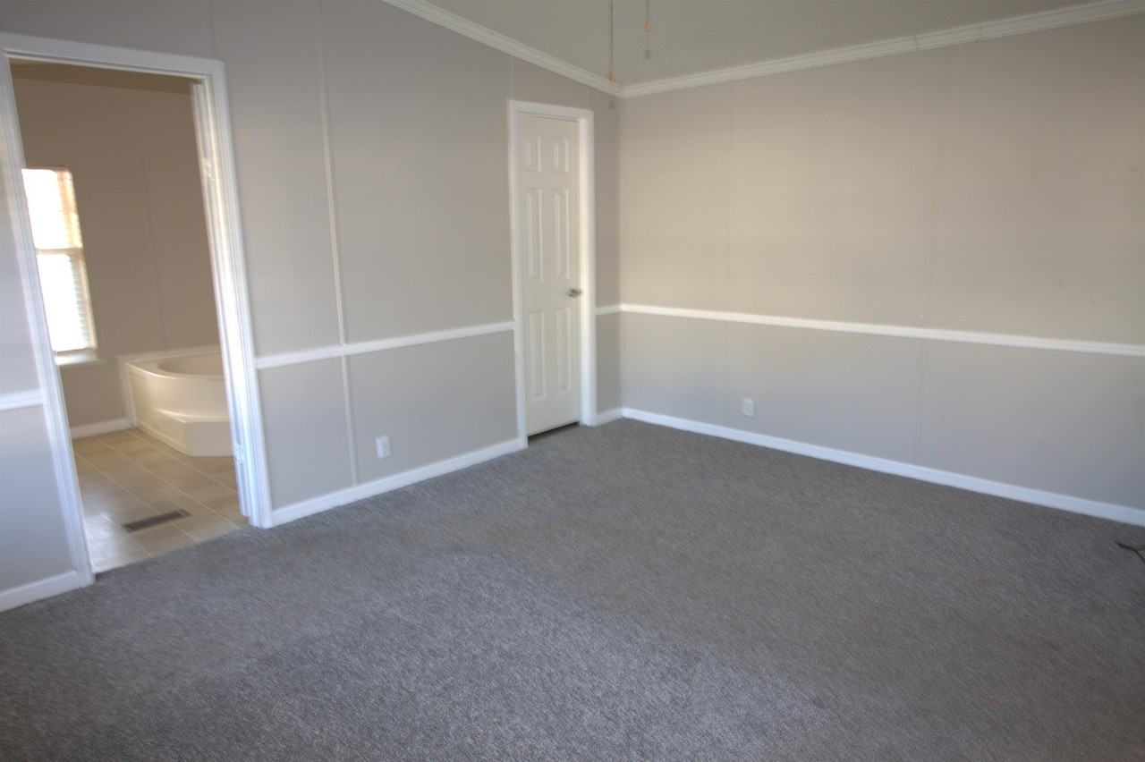 275 Country Lane Dr - Photo 5 of 10