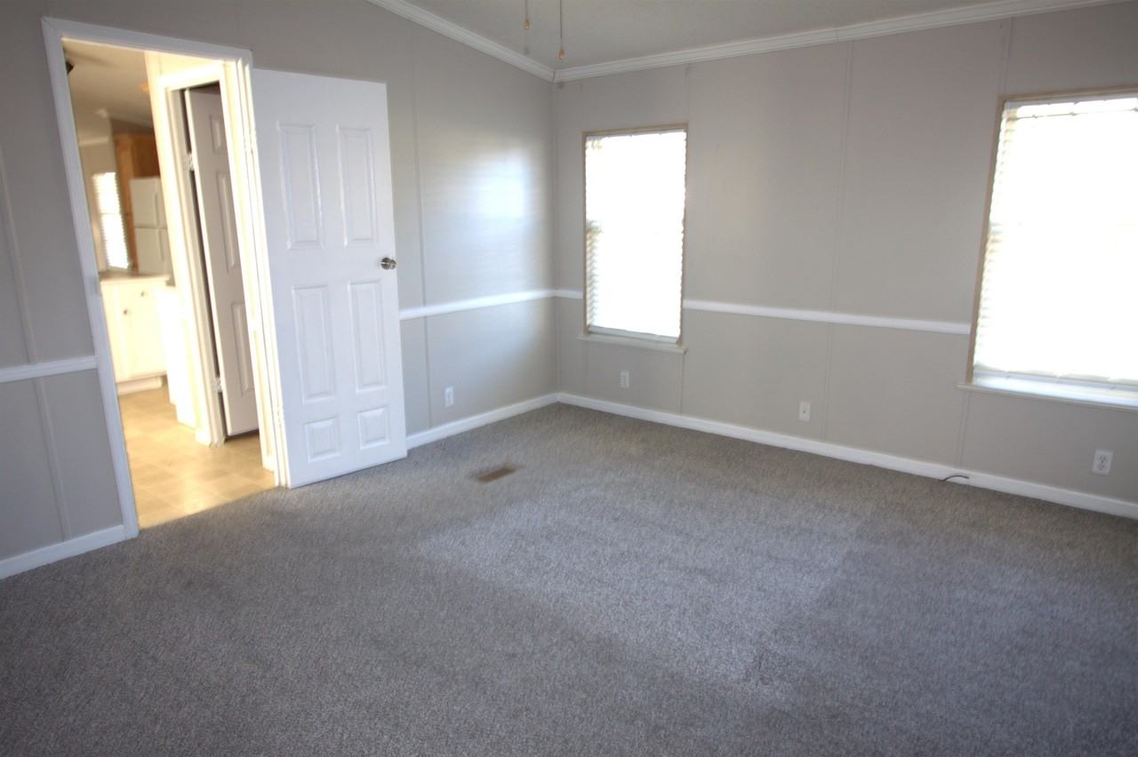 275 Country Lane Dr - Photo 6 of 10