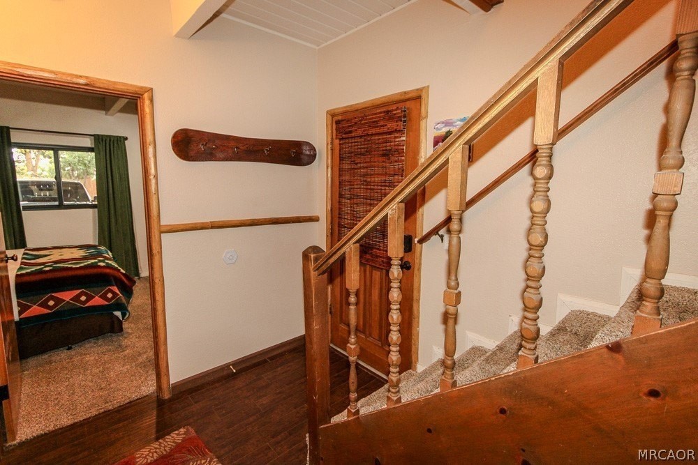 Villa Grove Ave - Photo 4 of 37