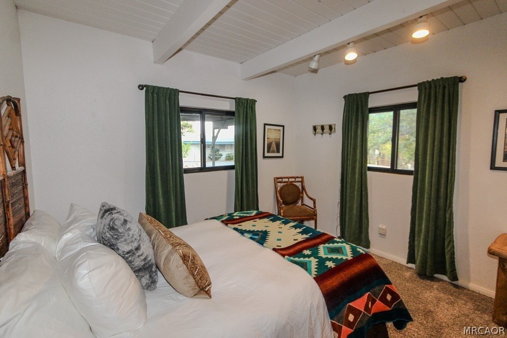 Villa Grove Ave - Photo 5 of 37