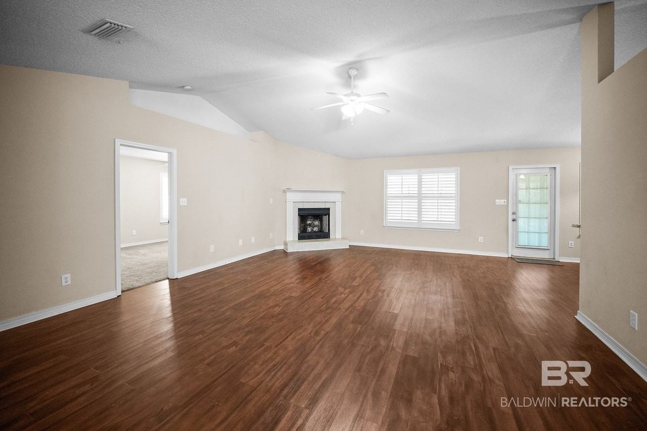 2531 Oakford Dr - Photo 2 of 23