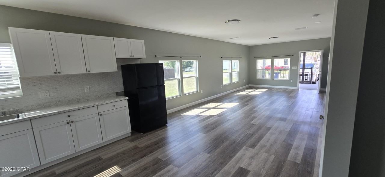 1122 Oak Ave - Photo 4 of 9