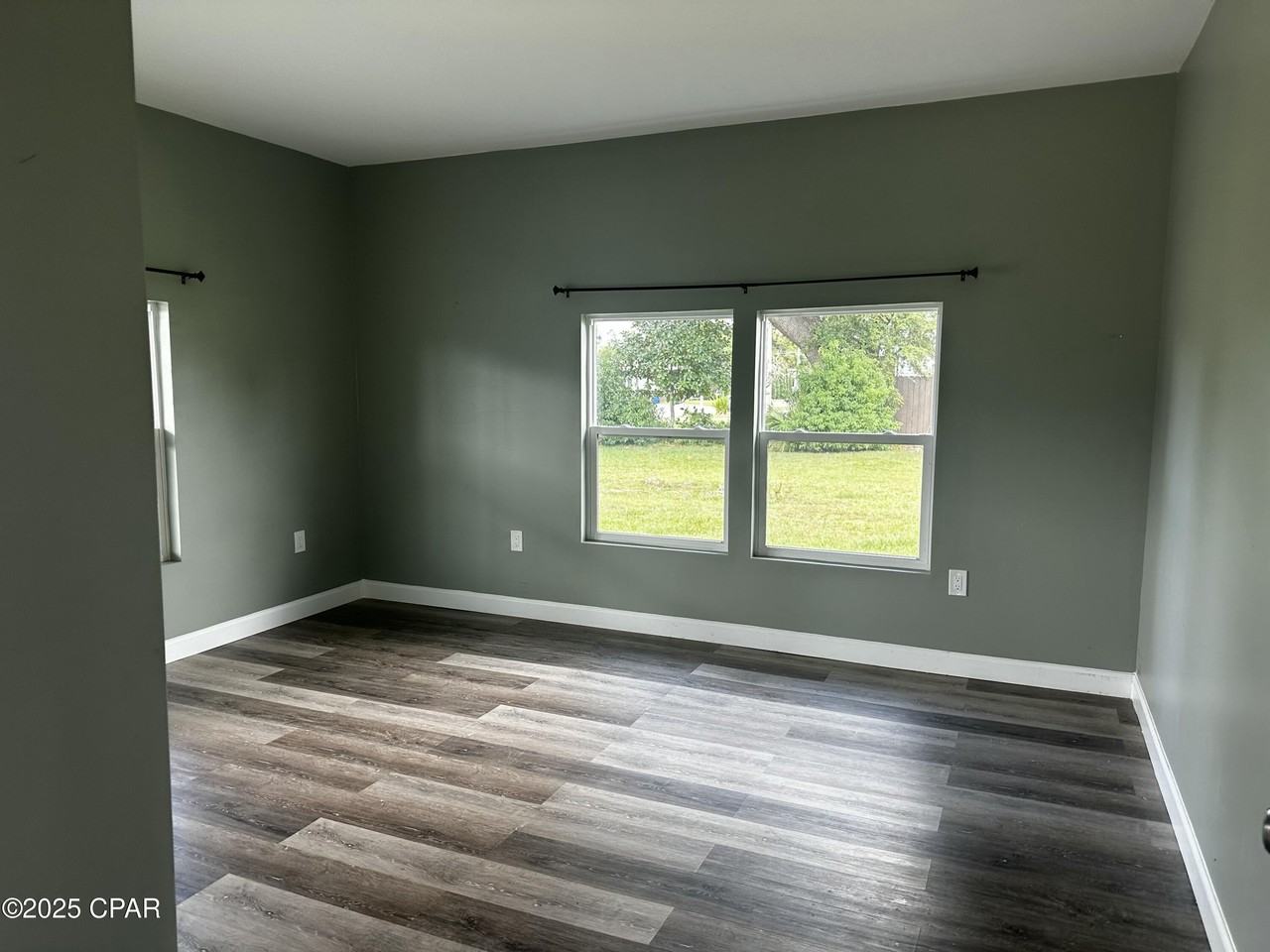 1122 Oak Ave - Photo 5 of 9