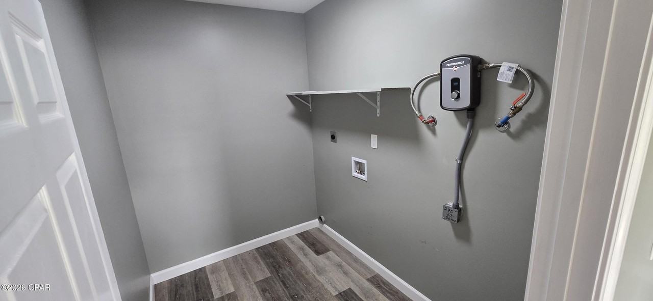 1122 Oak Ave - Photo 7 of 9