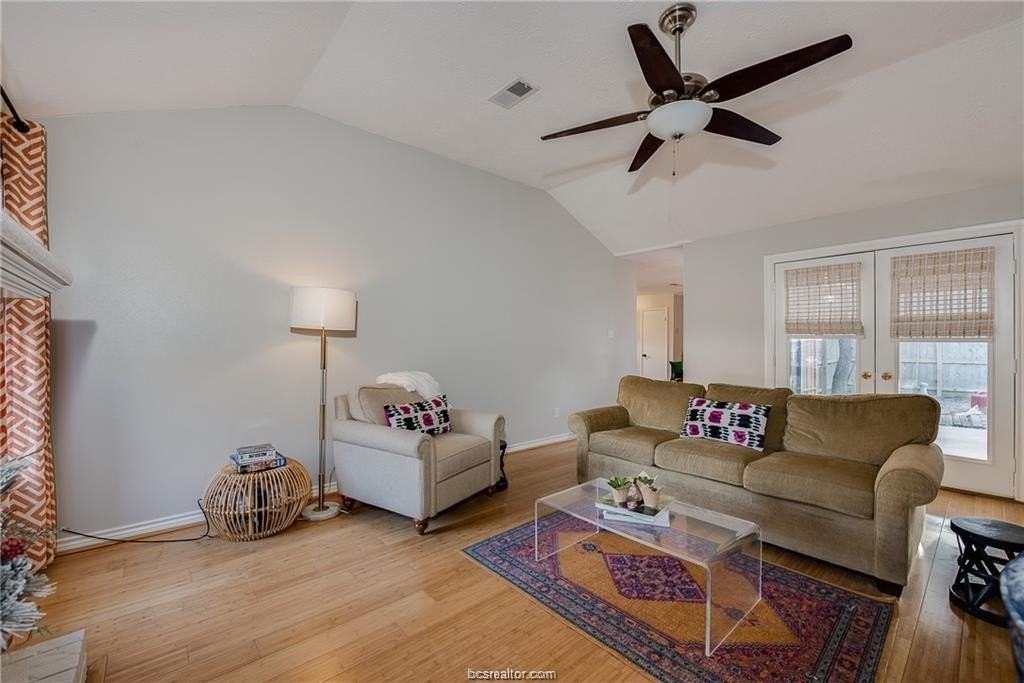 1301 Hardwood Ln - Photo 4 of 22