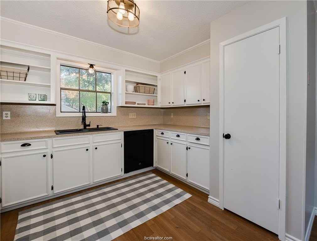 1301 Hardwood Ln - Photo 6 of 22