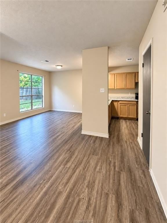 2801 Oakside Dr - Photo 4 of 12