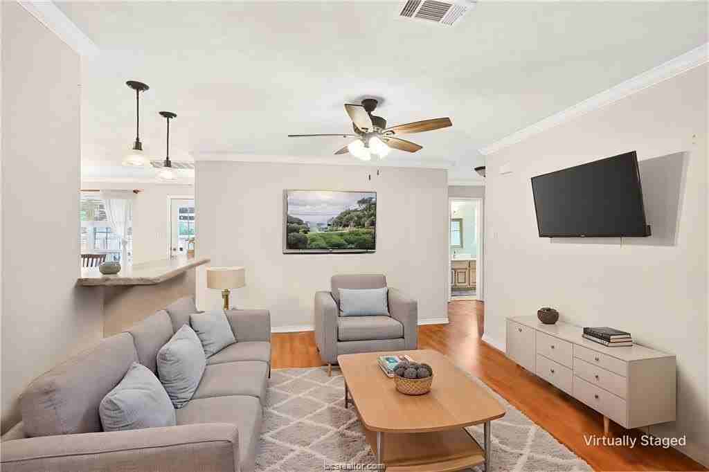 1308 Roanoke Ct - Photo 4 of 22