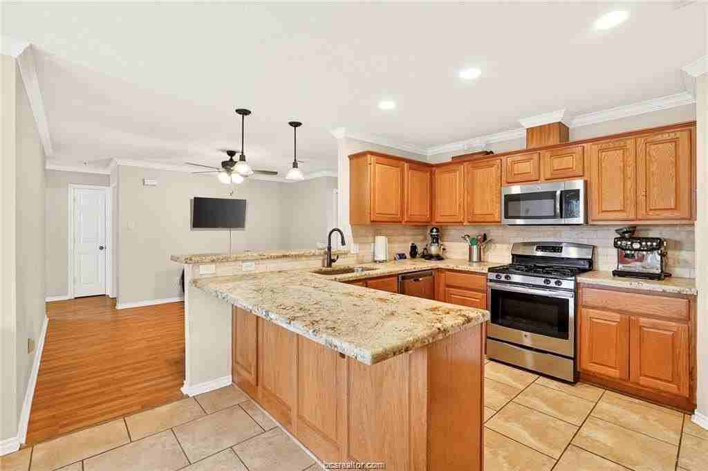 1308 Roanoke Ct - Photo 5 of 22