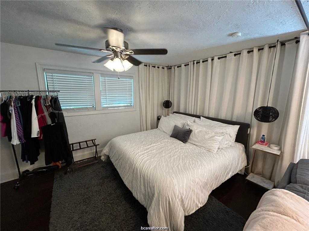 216 Montclair Ave - Photo 6 of 13