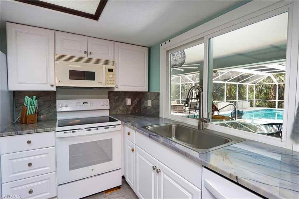 27165 Edenbridge Ct #17 - Photo 3 of 19