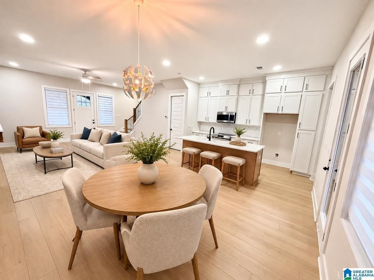 4668 Everlee Pkwy - Photo 4 of 26