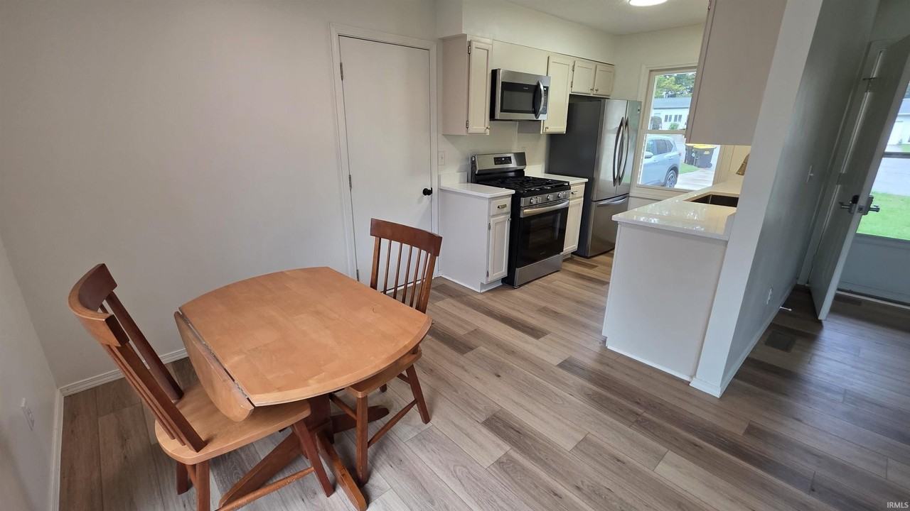 5927 Phyllis Ct - Photo 5 of 19