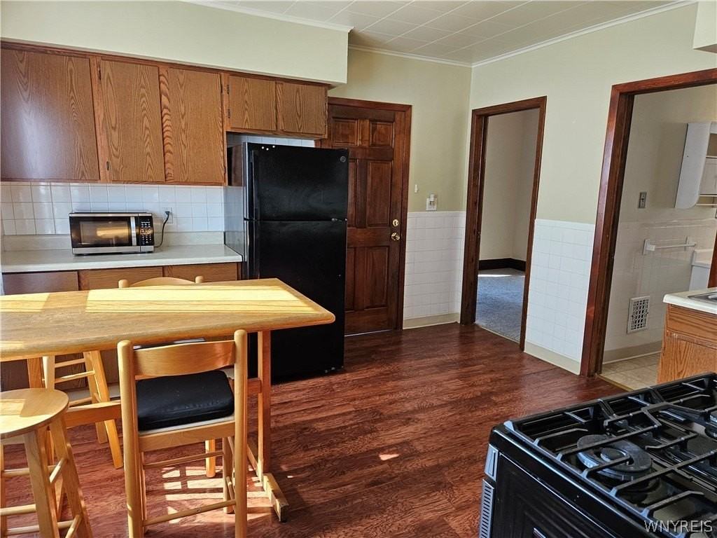 455 Abbott Rd - Photo 7 of 11