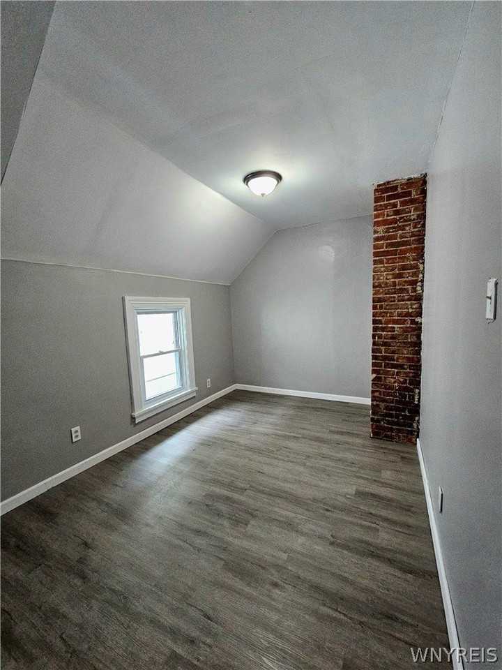 102 17th St - Photo 5 of 9