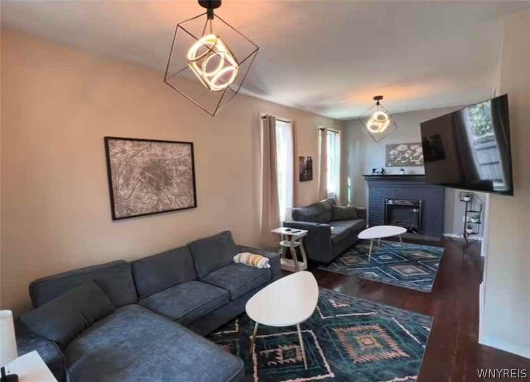 484 Grant St - Photo 3 of 14