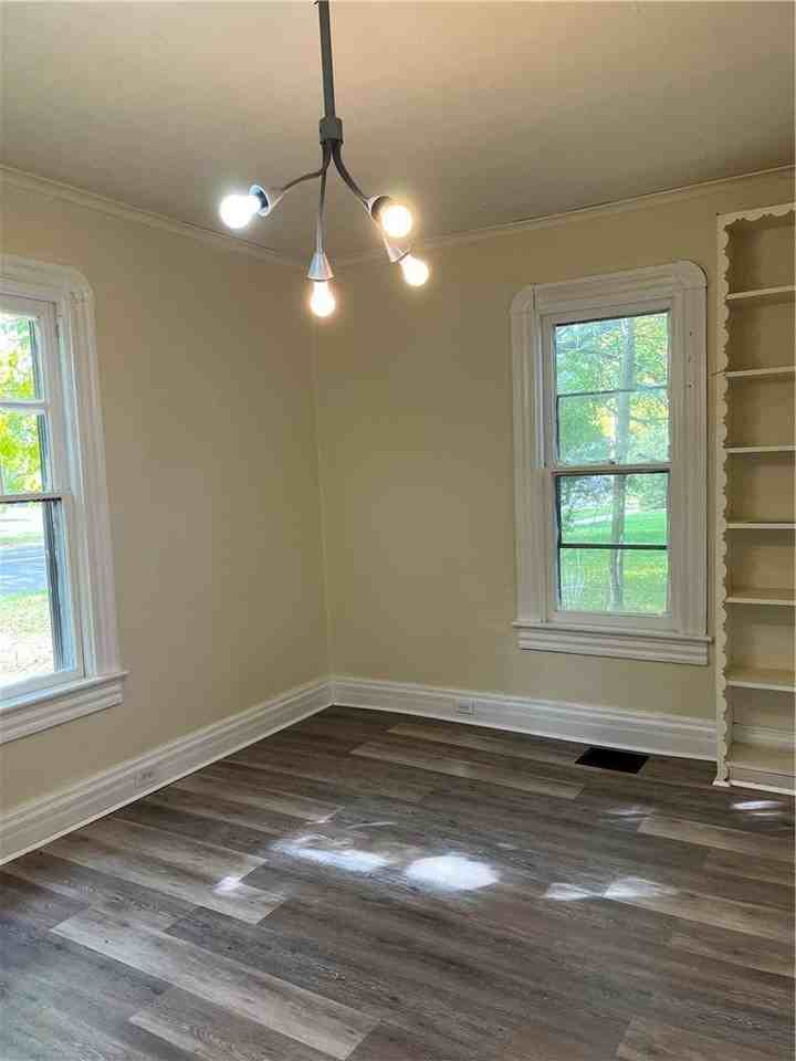 304 Euclid Ave - Photo 3 of 14