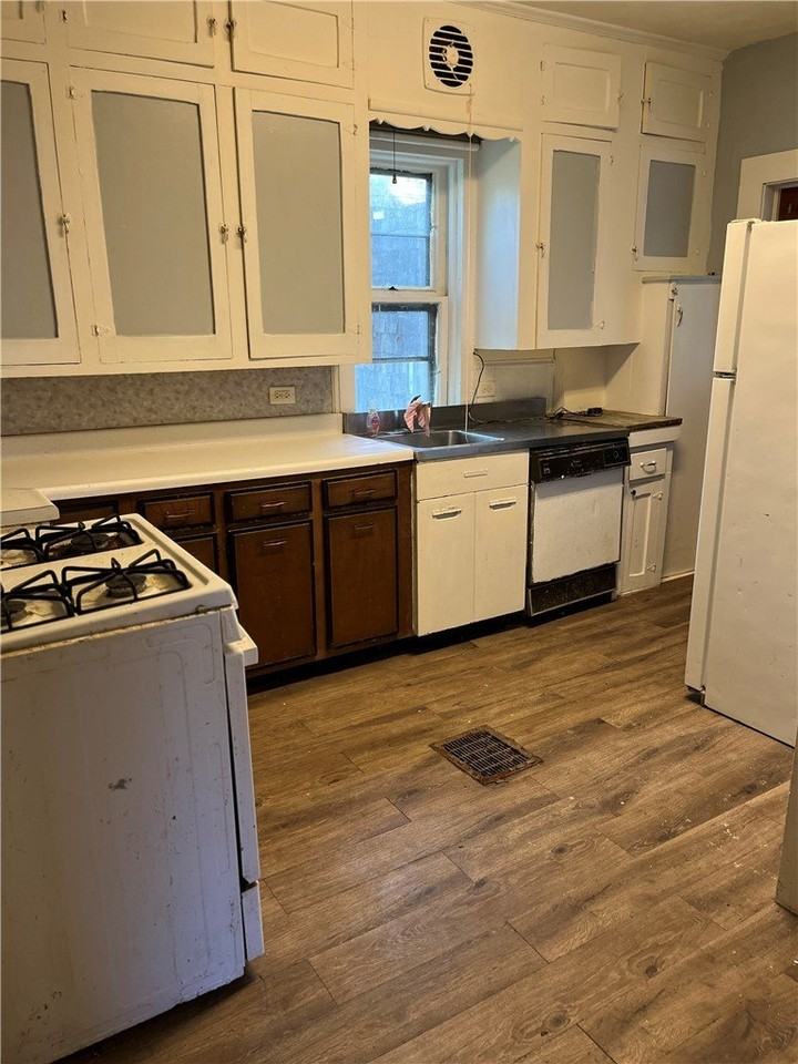 304 Euclid Ave - Photo 5 of 14