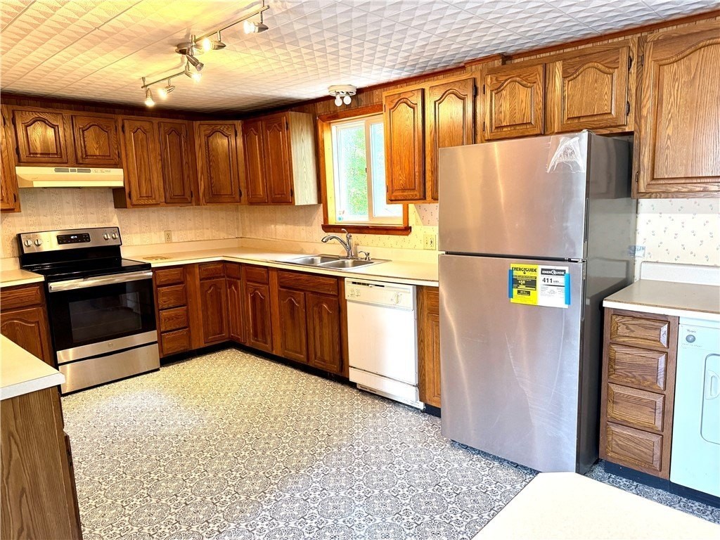 193 Main St - Photo 3 of 14
