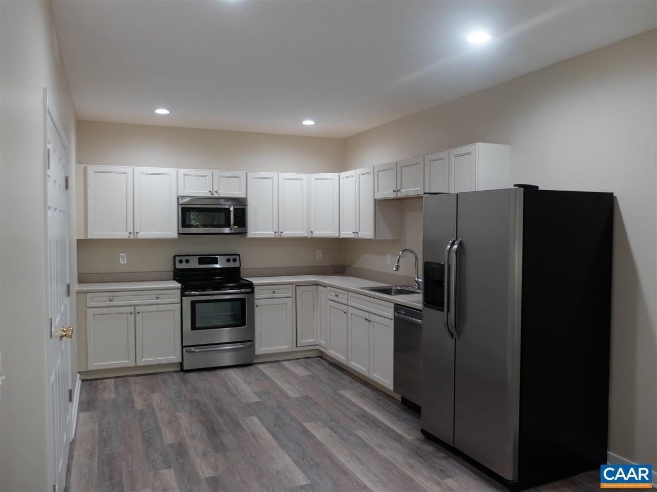 3520 Montgomery Ln - Photo 3 of 10