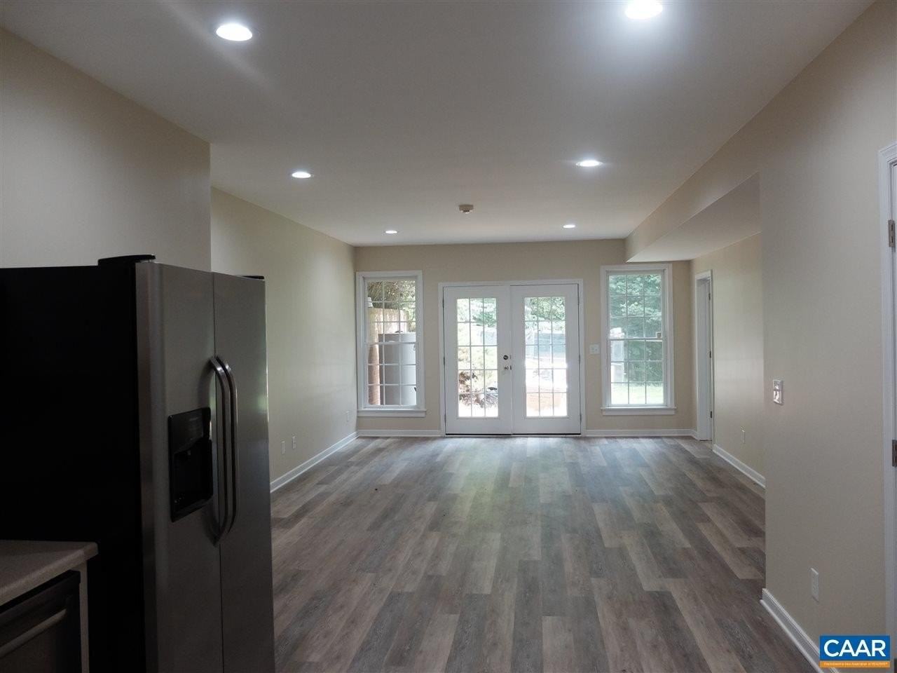 3520 Montgomery Ln - Photo 4 of 10