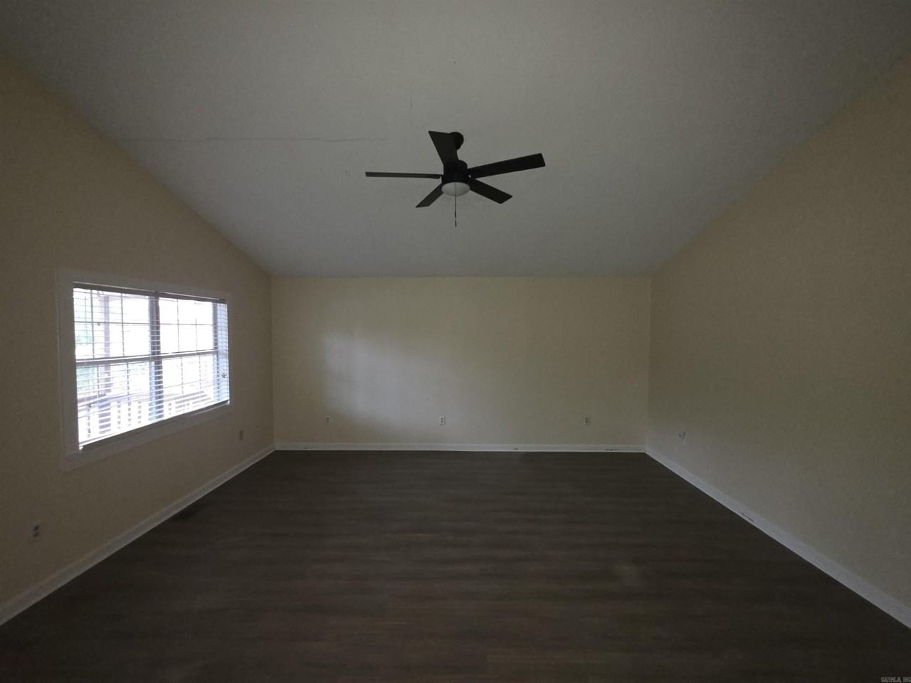 16910 Arch St - Photo 2 of 8