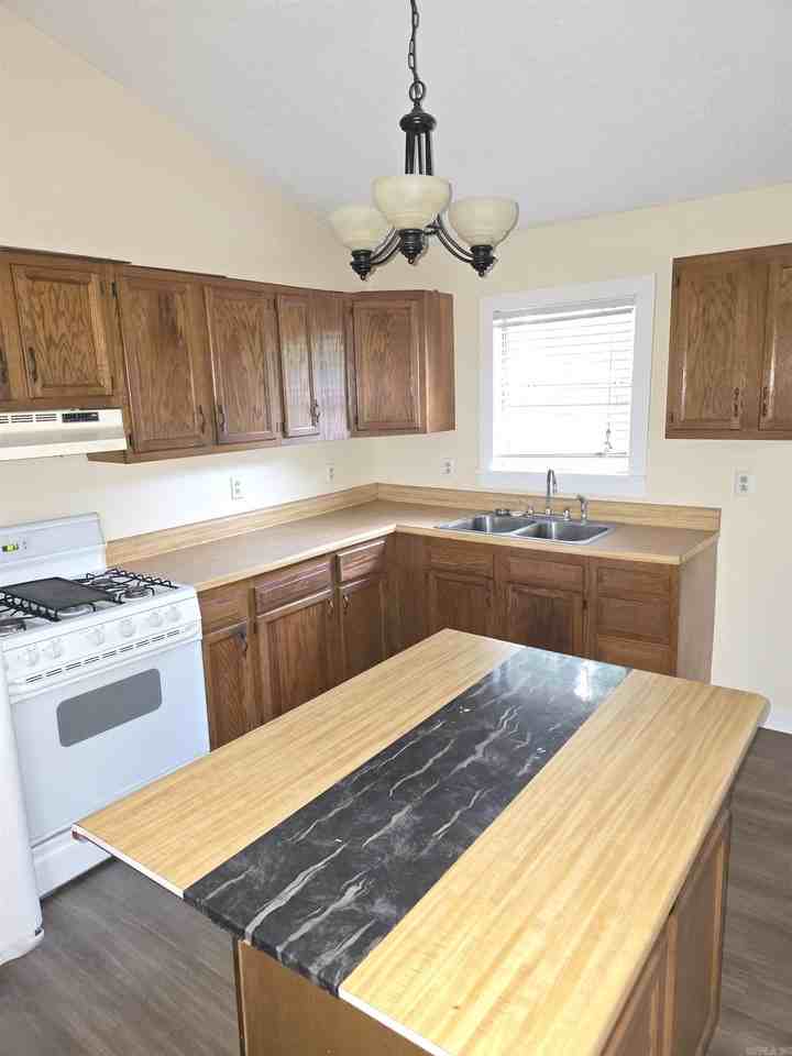 16910 Arch St - Photo 3 of 8