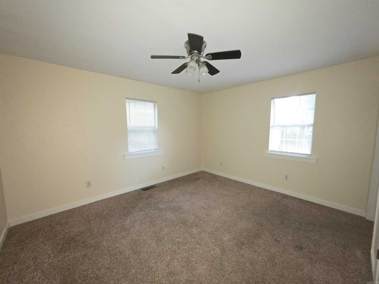 16910 Arch St - Photo 4 of 8