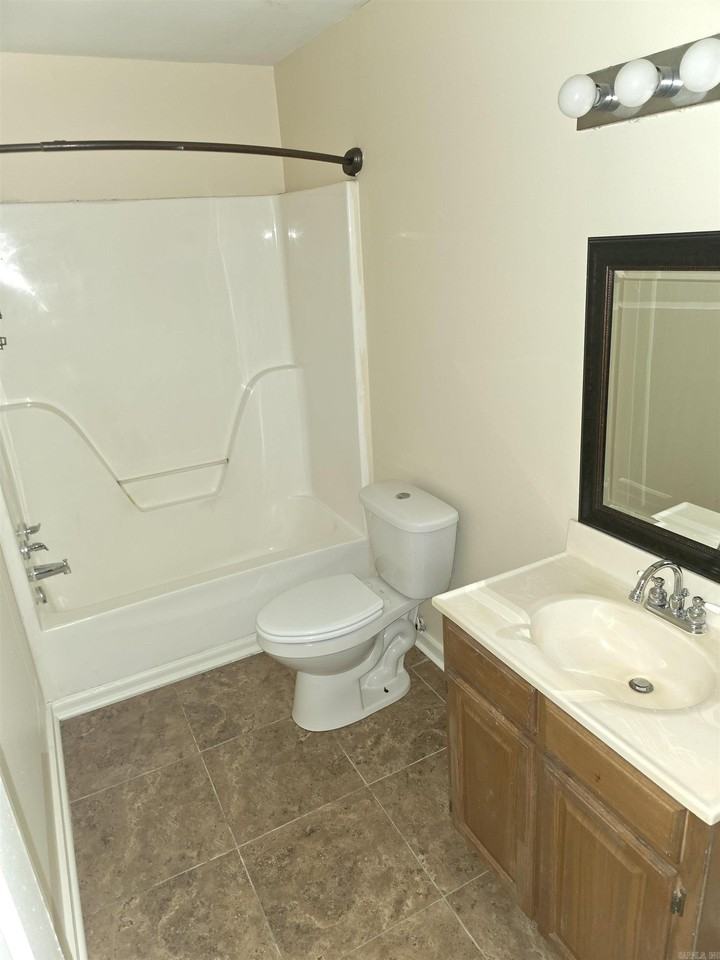 16910 Arch St - Photo 5 of 8