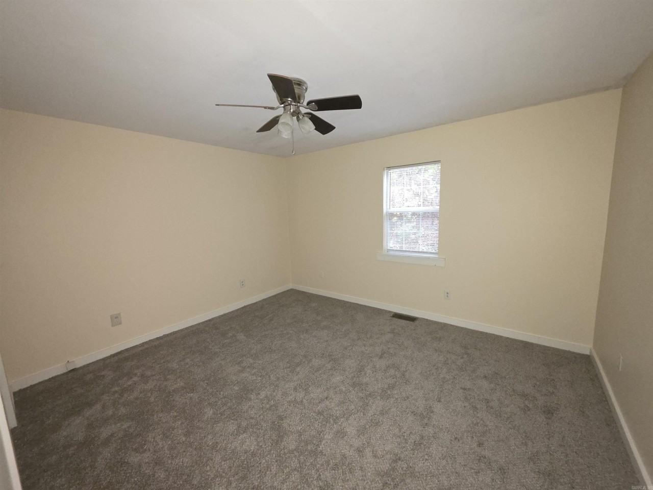 16910 Arch St - Photo 6 of 8