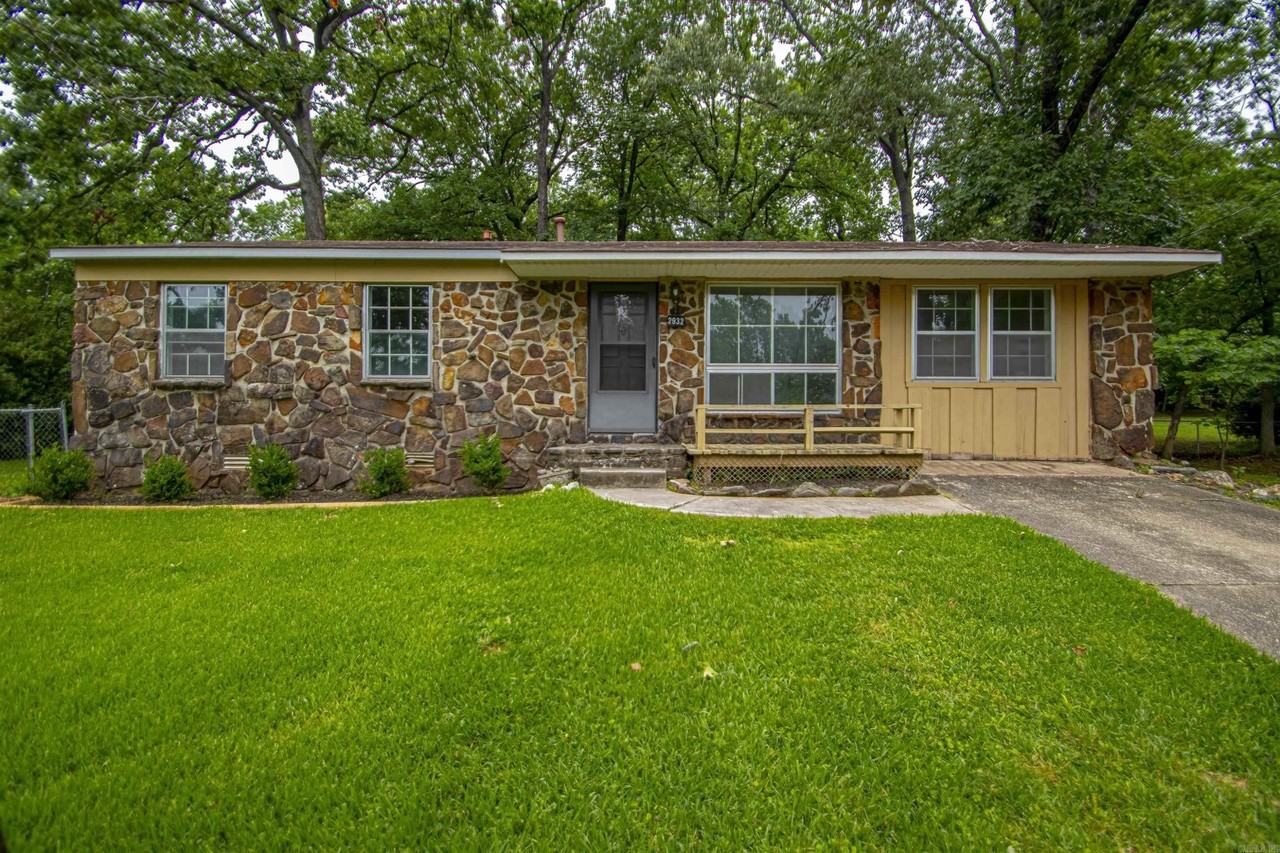2932 Lakeside Dr - Photo 2 of 43