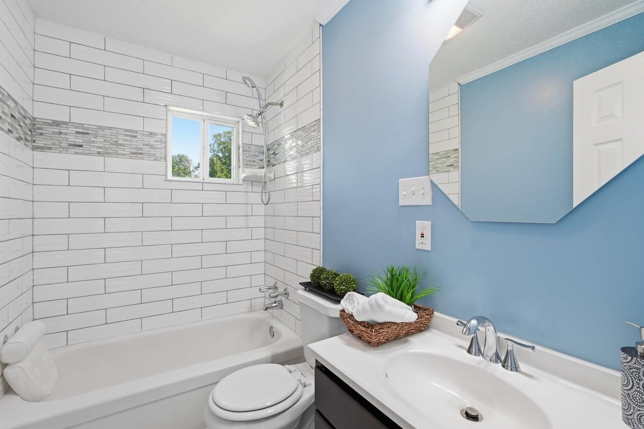 508 E 23rd St - Photo 5 of 9