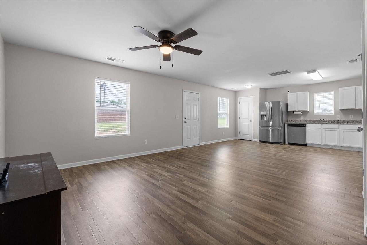 324 Middleton Ct - Photo 7 of 29