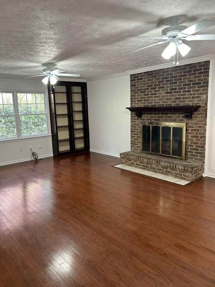 3232 College Dr - Photo 2 of 12