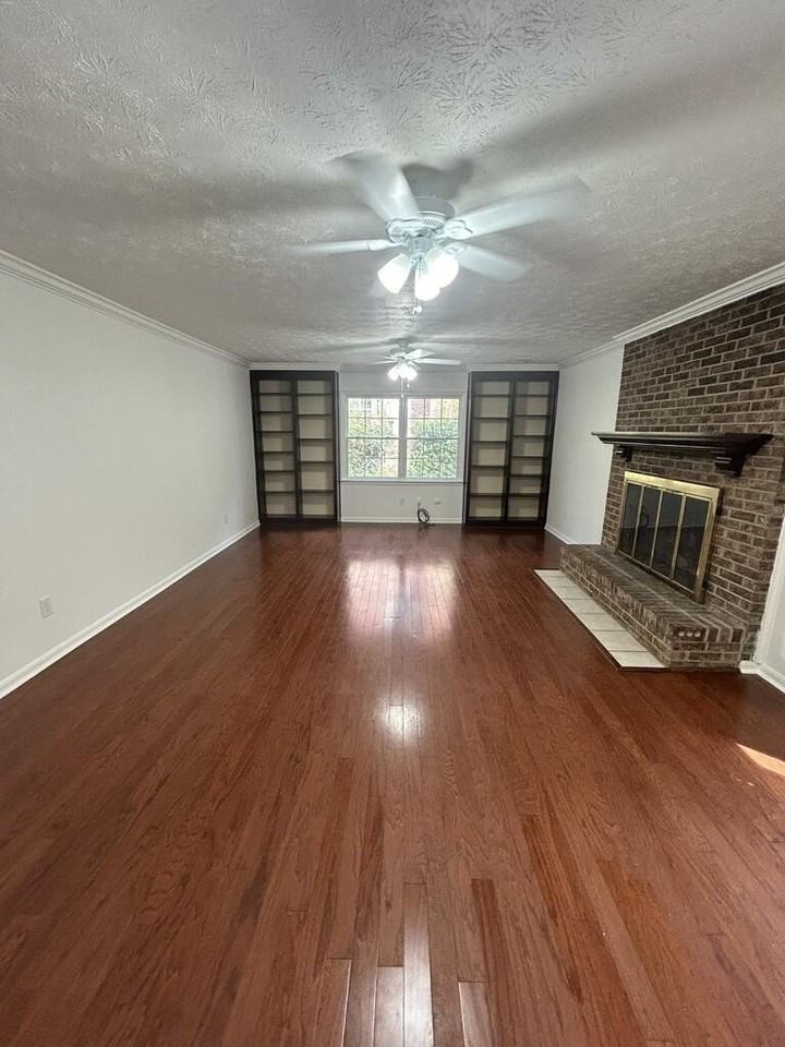 3232 College Dr - Photo 3 of 12