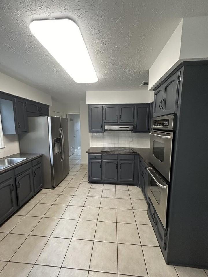 3232 College Dr - Photo 4 of 12