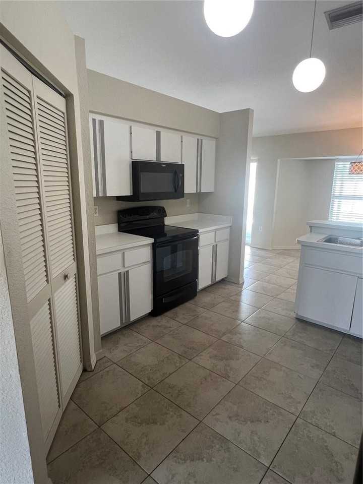 33 Orlando Blvd - Photo 7 of 22