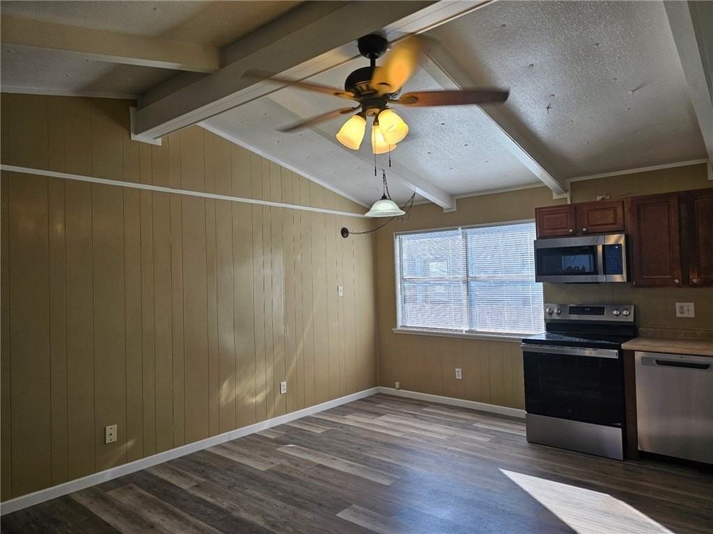 438 Claride St - Photo 2 of 6