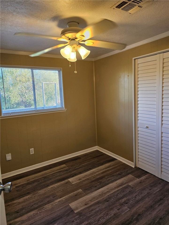 438 Claride St - Photo 4 of 6