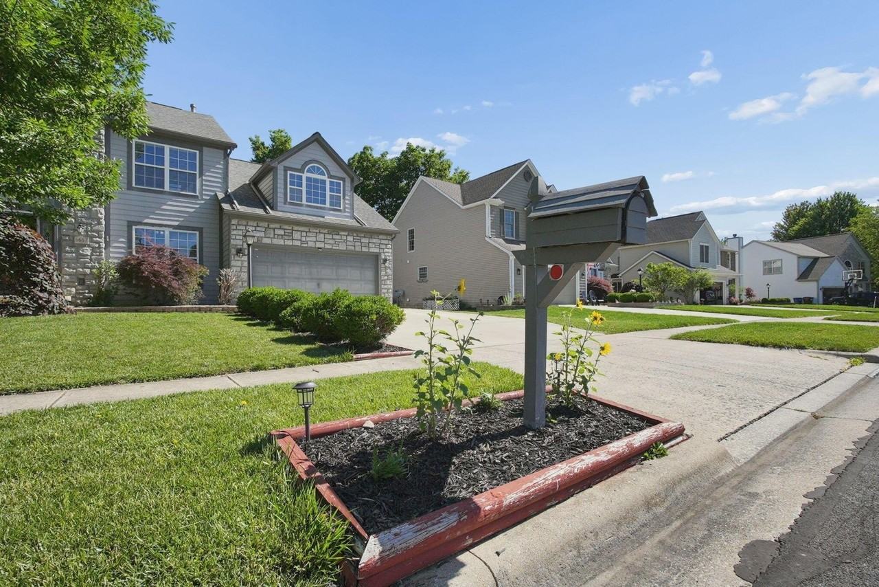 6657 Springview Dr - Photo 4 of 50